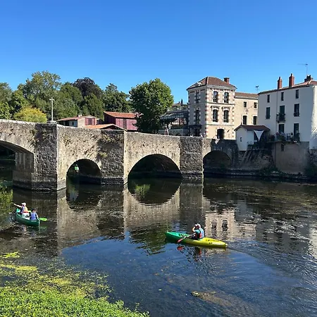 Escapade à Clisson avec parking privé Casa vacanze *